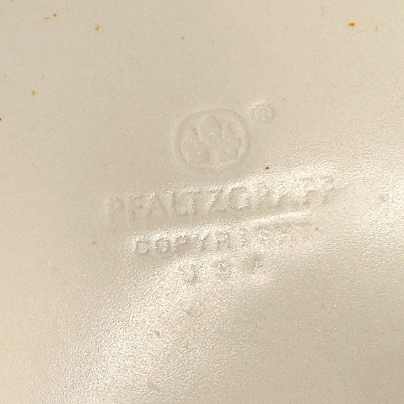 Pfaltzgraff vintage USA ceramic‎ Blueberries  handpainted 2 8.5" salad plates - Picture 2 of 5